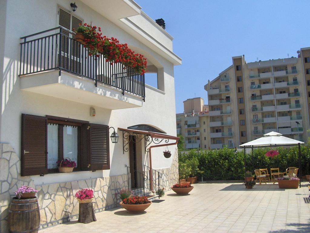 B&B Casa Bianca Taranto Exterior photo